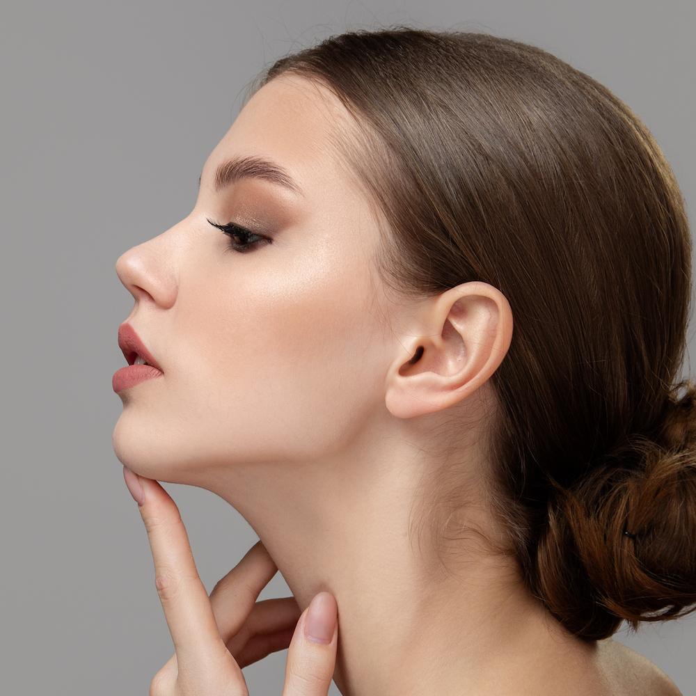 Rutina para papada en casa: tecnologías que puedes utilizar para complementar tu cuidado facial